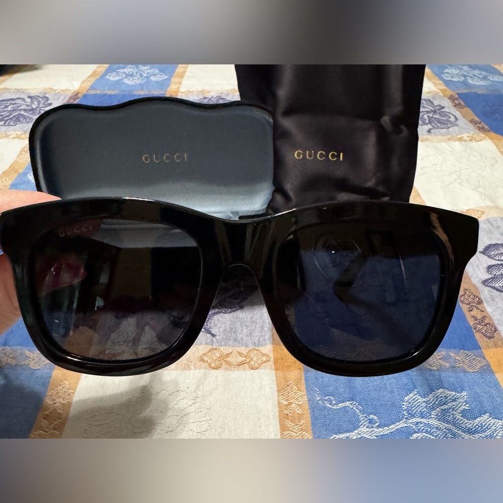 GUCCI Black Rectangular Frame Sunglasses with COA - Picture 3 of 7
